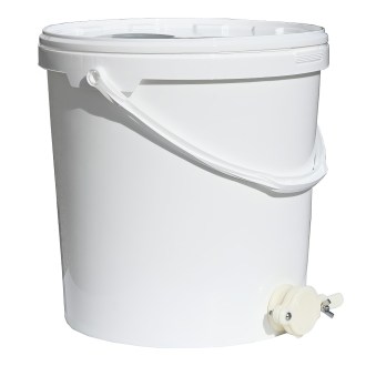 Plastic honey tanks with valve