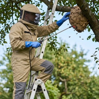Protective suit for wasp and hornet nest removal, S-XXXL