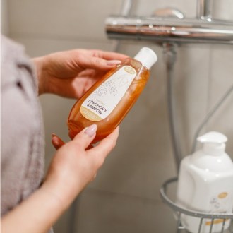 Shower shampoo with honey