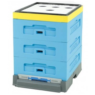Dadant Blatt hive ½ with high plastic Varroa bottom board, varnished 10 frames