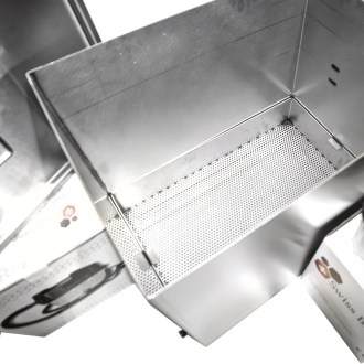 Wax melter with 2 steam generator